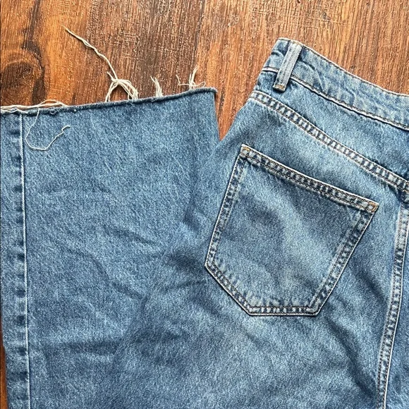 Stradivarius Classic Blue Straight Leg Jeans • High-Waisted - Picture 5 of 7